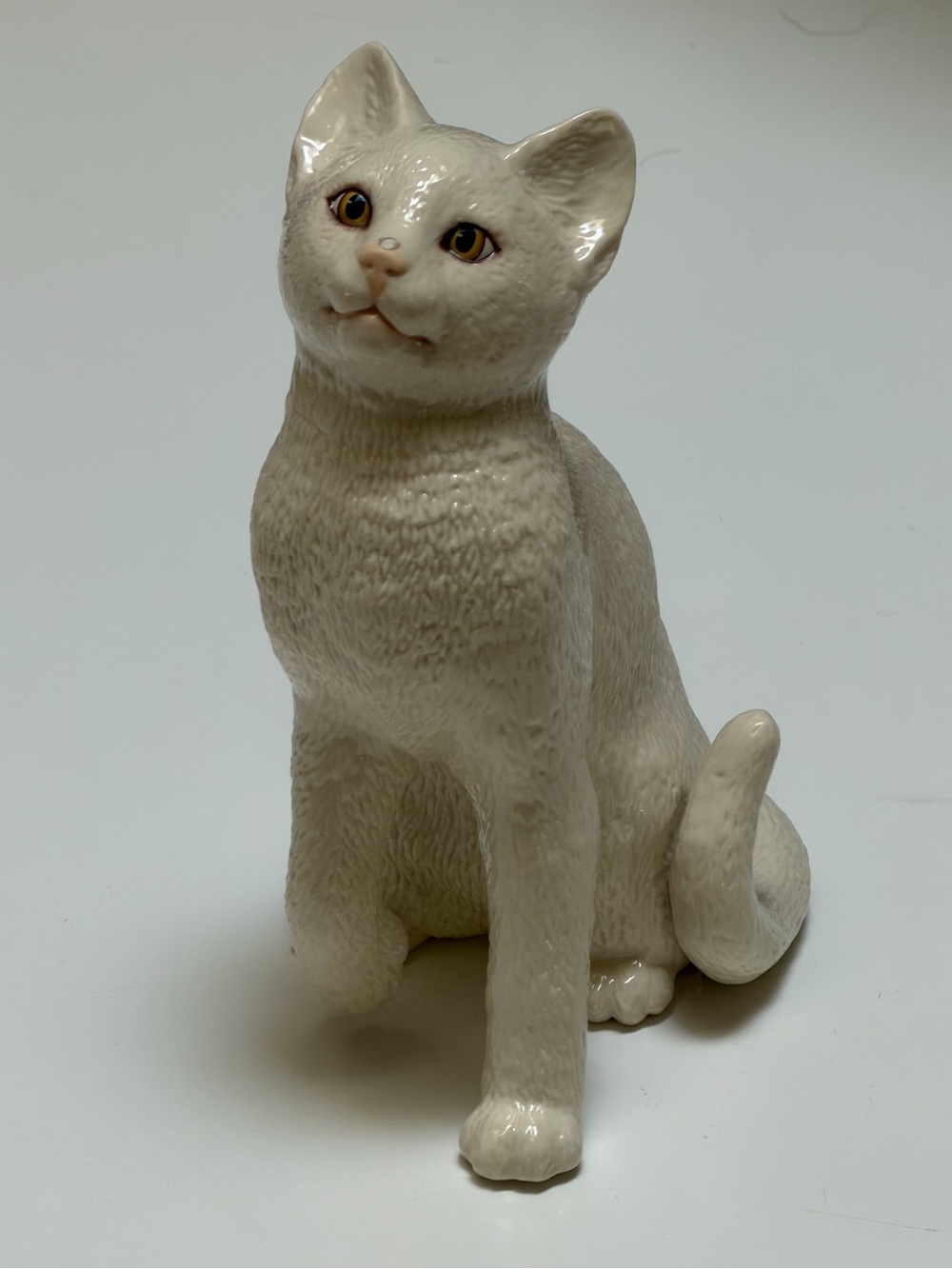 Lenox Eye to Eye White Cat Figurine Porcelain Kitty Thailand